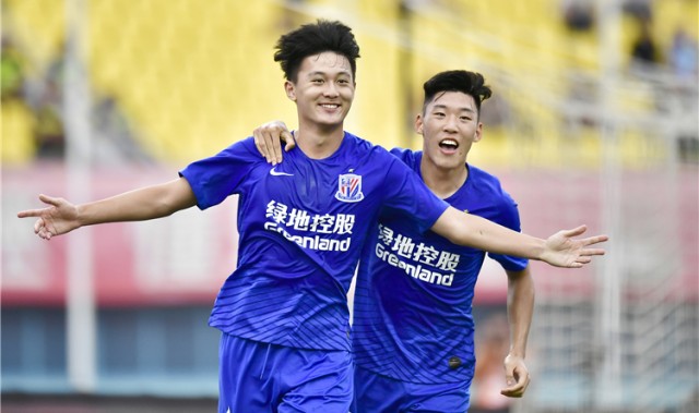  朗斯青年军崛起，连胜强队跻身前三甲  