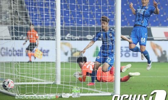  图卢兹主场十人应战，顽强逼平领头羊巴黎  