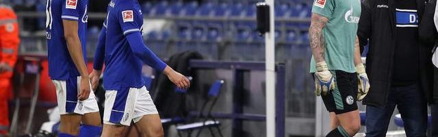  沙尔克04历史性降级引发球迷抗议潮  