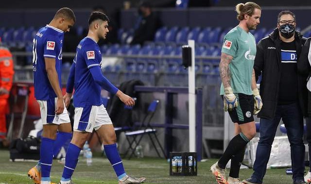  沙尔克04历史性降级引发球迷抗议潮  