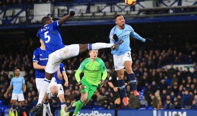  德布劳内任意球制胜助曼城登顶  