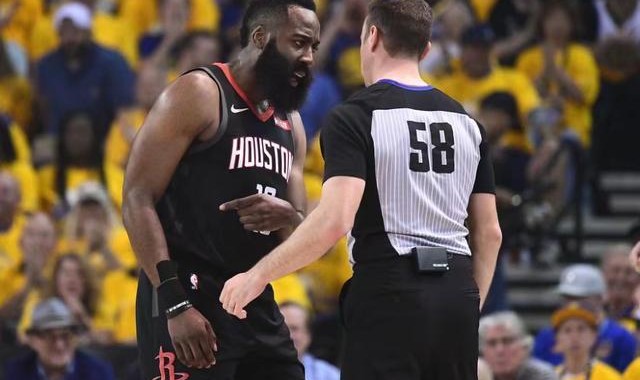  保罗关键抢断助马刺绝杀爵士  