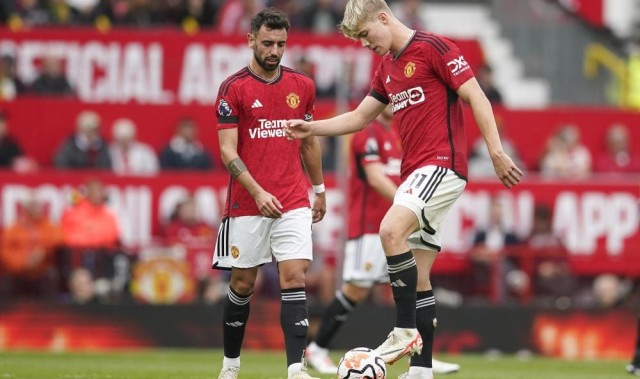  滕哈赫变阵收奇效，曼联终结三轮不胜颓势  