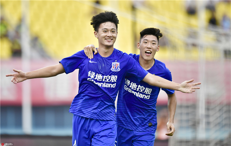  朗斯青年军崛起，连胜强队跻身前三甲  