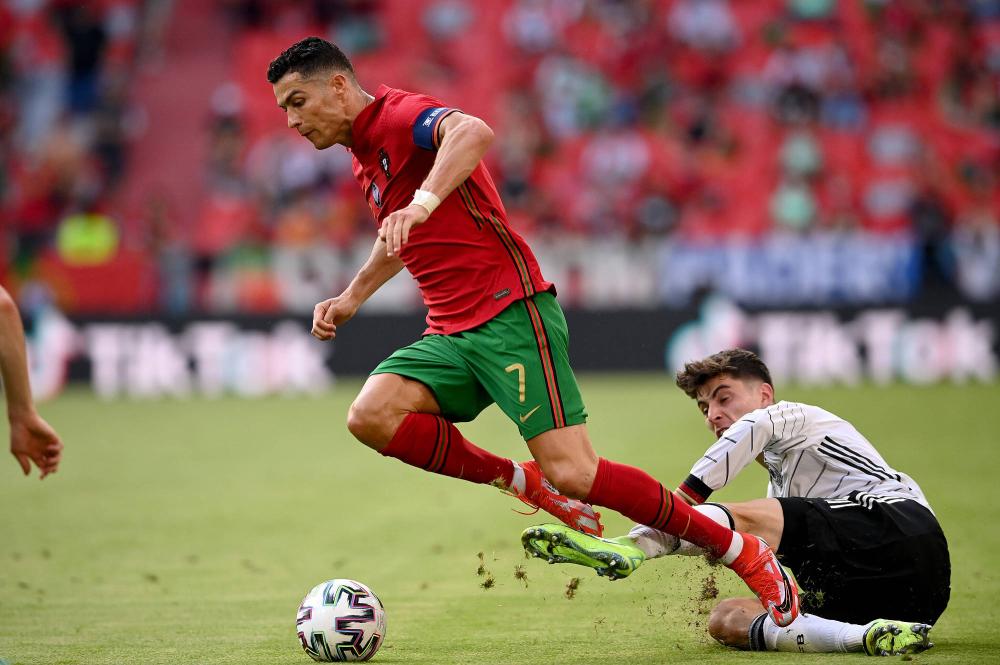  桑乔复出即造三球 多特逆转战胜门兴格拉德巴赫  